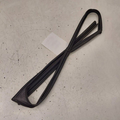 Chevy Trax Door Glass Window Seal Rubber Right Passenger Front  2025 2