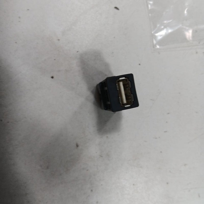 Acura ILX USB Plug In Hub Port  2016 2017 2018 OEM