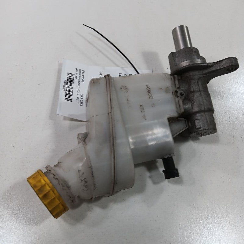 Brake Master Cylinder Fits 15-18 Jeep Renegade