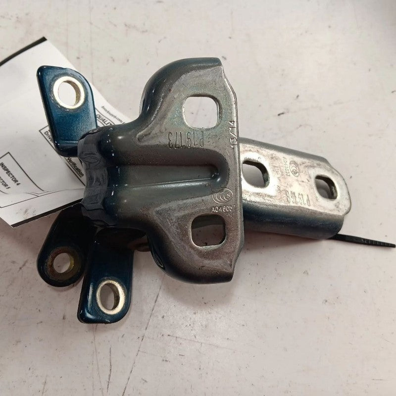 Buick Encore Door Hinge Set Right Rear Passenger  2017 2018 2019 2020