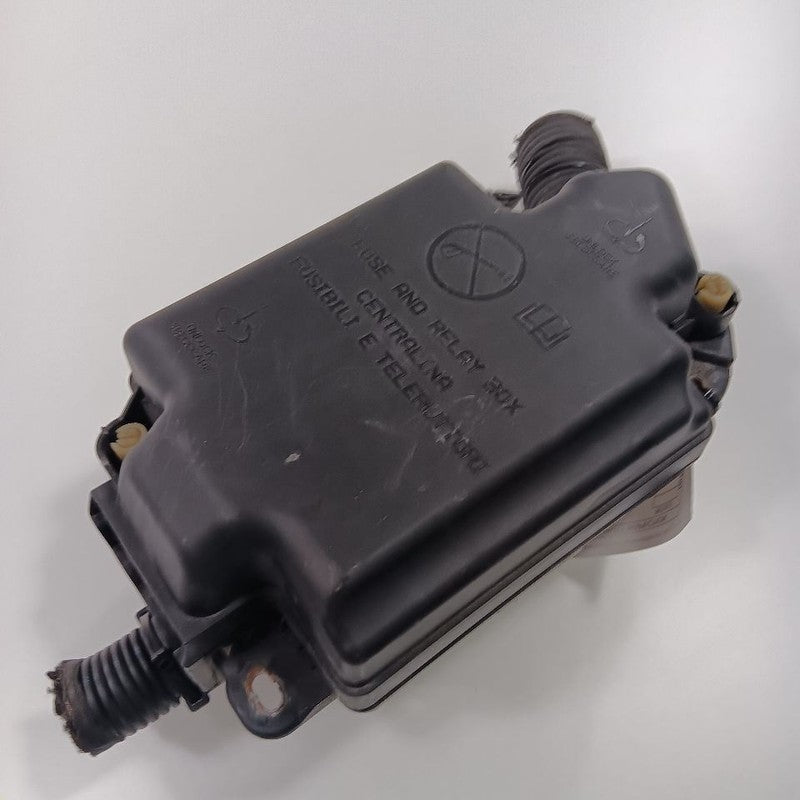 Fuse Box Engine Compartment 4 Door L Model Fits 14-17 FIAT 500 OEM