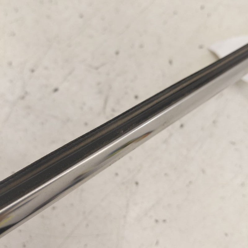 Jeep Cherokee Door Glass Window Weather Strip Trim Front Right Passeng