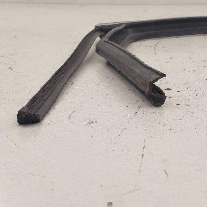 Kia Sorento Door Glass Window Seal Rubber Right Passenger Rear Back  2
