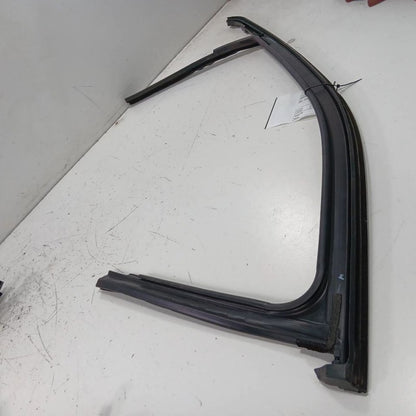 Jeep Compass Door Glass Window Seal Rubber Right Passenger Front 2017 2018 2019 