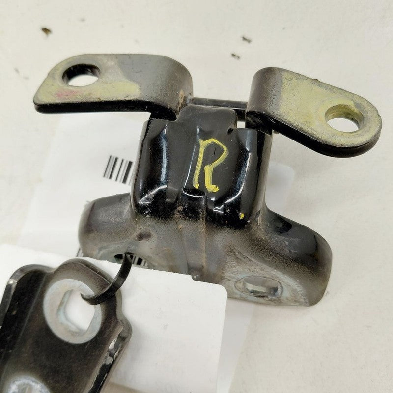 Chevy Trailblazer Door Hinge Set Right Front Passenger  2023 2022 2021