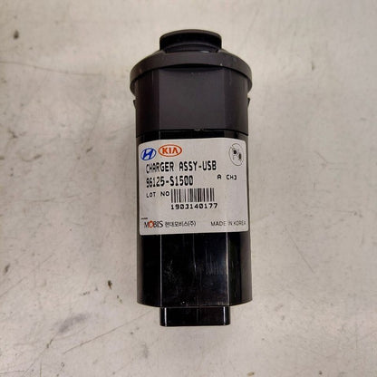 Hyundai Santa Fe USB Charging Port {96125S1500} 2019 2020