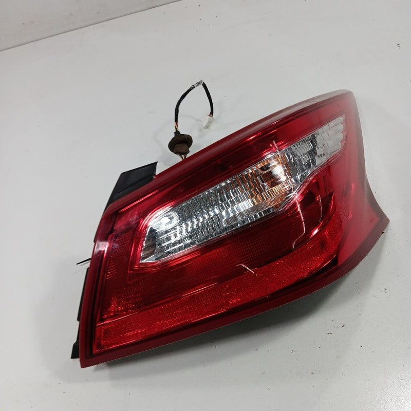 Passenger Right Tail Light Brake Lamp Quarter Panel Mounted 16-17 Niss
