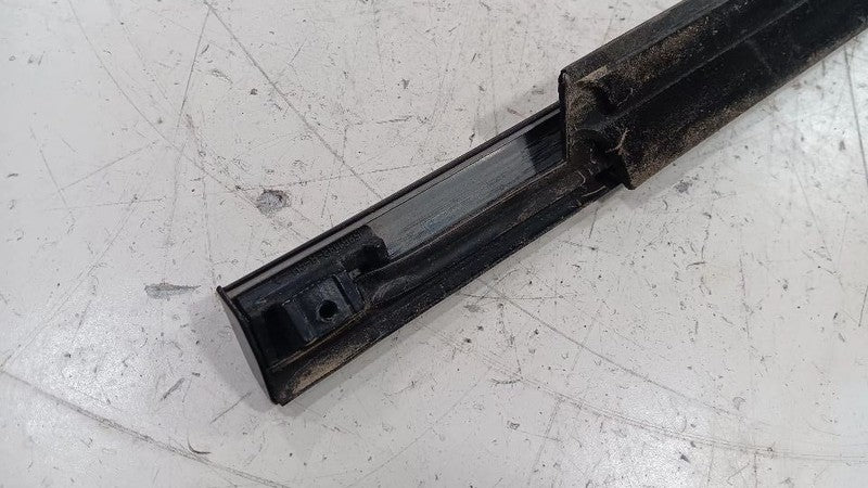 Chevy Traverse Door Glass Window Weather Strip Trim Front Right Passen