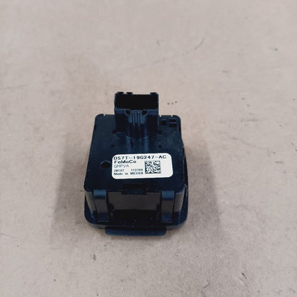 Ford Edge Power Plug In Outlet {DS7T19G247AC} 2019 2020 2021 2022