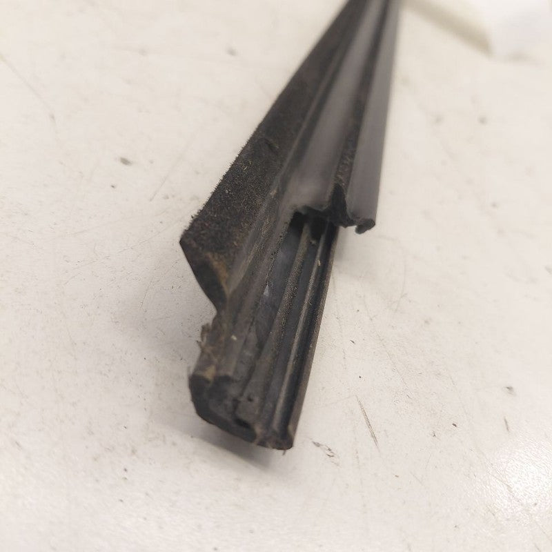 Mitsubishi Outlander Door Glass Window Weather Strip Front Right Passe
