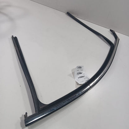 Kia Sorento Door Glass Window Seal Rubber Left Driver Front  2018 2017