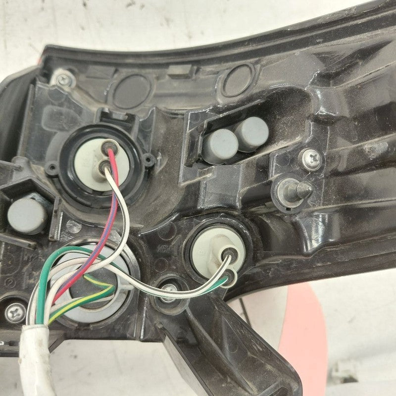 Driver Left Tail Light Brake Lamp VIN Fu 7th And 8th Digit 19-22 Toyot
