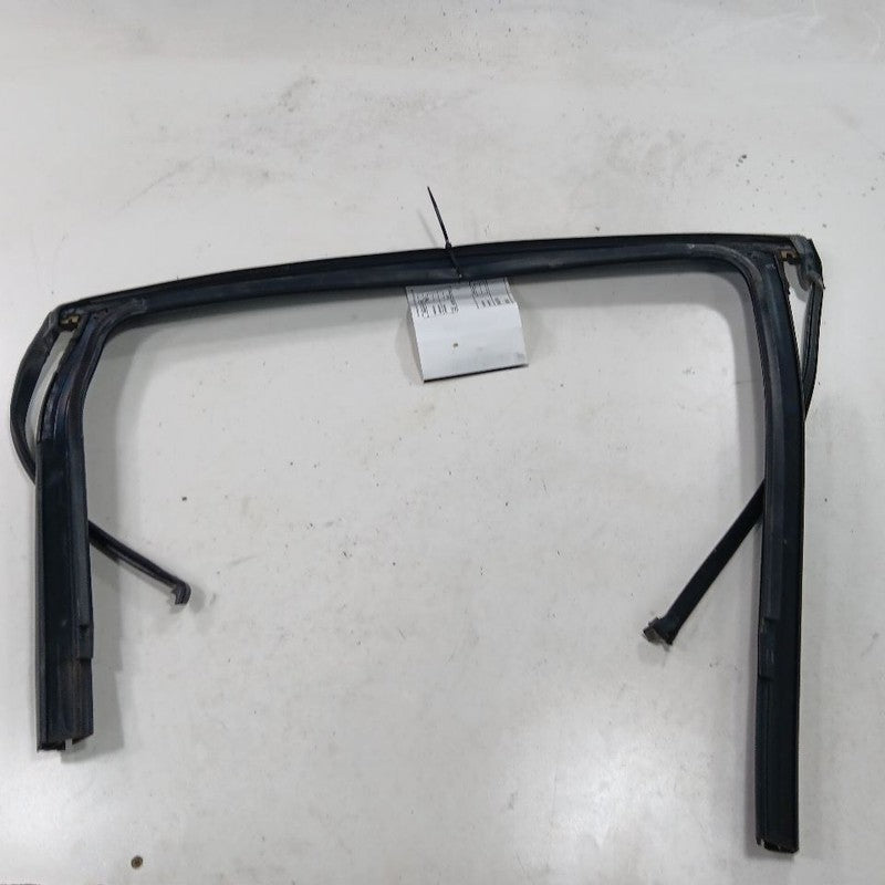 Jeep Cherokee Door Glass Window Seal Rubber Left Driver Rear Back  201
