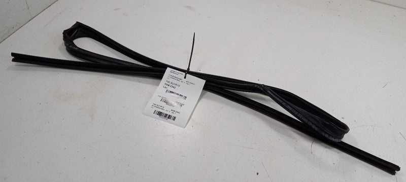 Subaru Legacy Door Glass Window Seal Rubber Right Passenger Front 2010