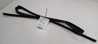 Subaru Legacy Door Glass Window Seal Rubber Right Passenger Front 2010