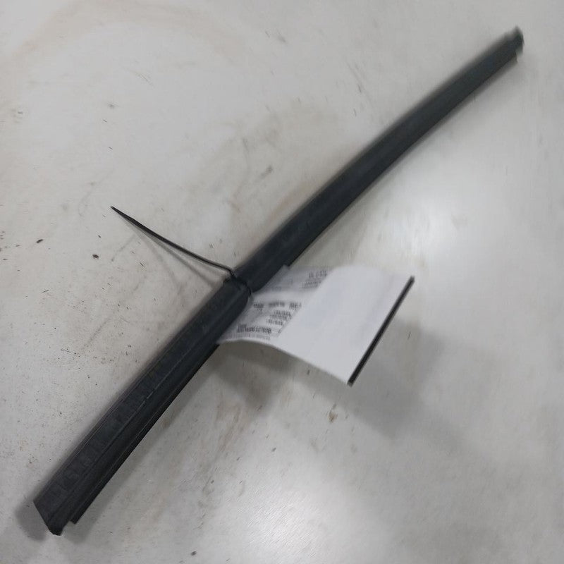 Buick Encore Right Rear Weather Strip Interior  2022 2021 2020 2019 2018