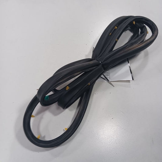 Kia Sorento On Door Seal Rubber Right Passenger Front  2018 2017 2016 