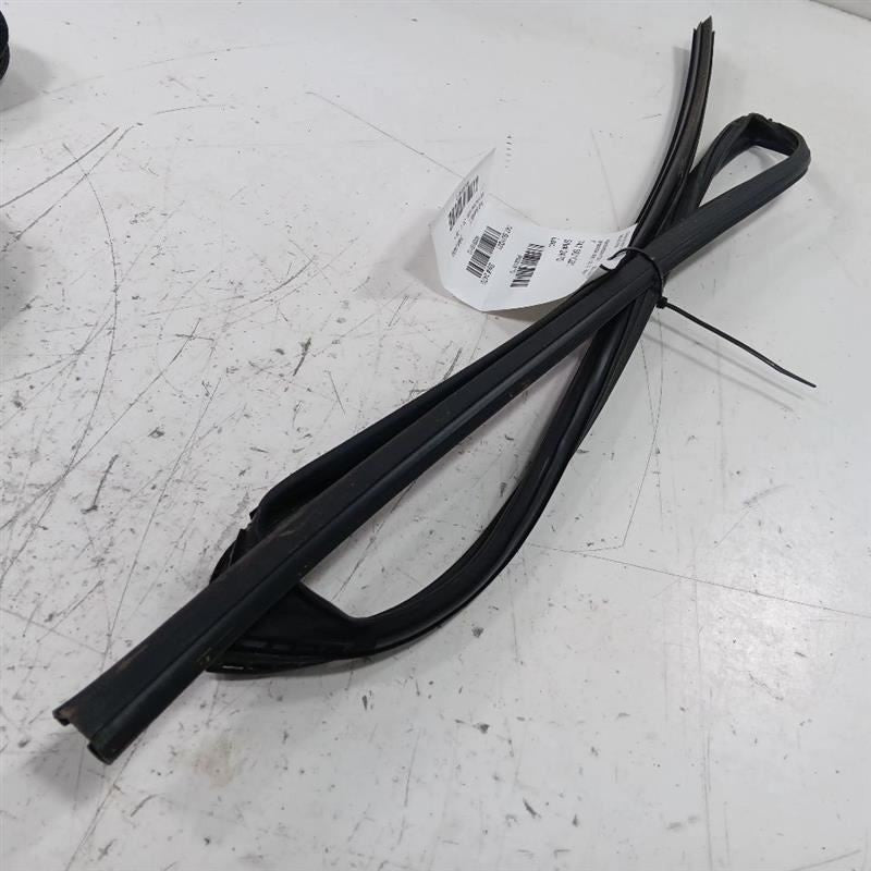 Subaru Legacy Door Glass Window Seal Rubber Left Rear Back  2020 2021 