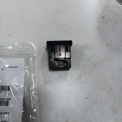 Jeep Cherokee 12V Power Port Socket  2015 2016 2017 OEM