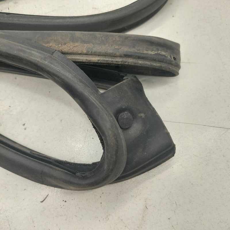 Honda CR-V On Door Seal Rubber Right Passenger Rear Back  2019 2018 20