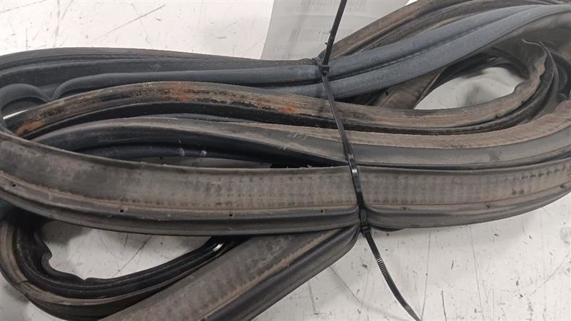 Subaru Forester Trunk Lid Hatch Door Rear Back Rubber Seal  2017 2018 