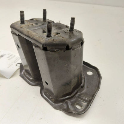 Nissan Maxima Bumper Mount Bracket Right Passenger Side Front 2018 201