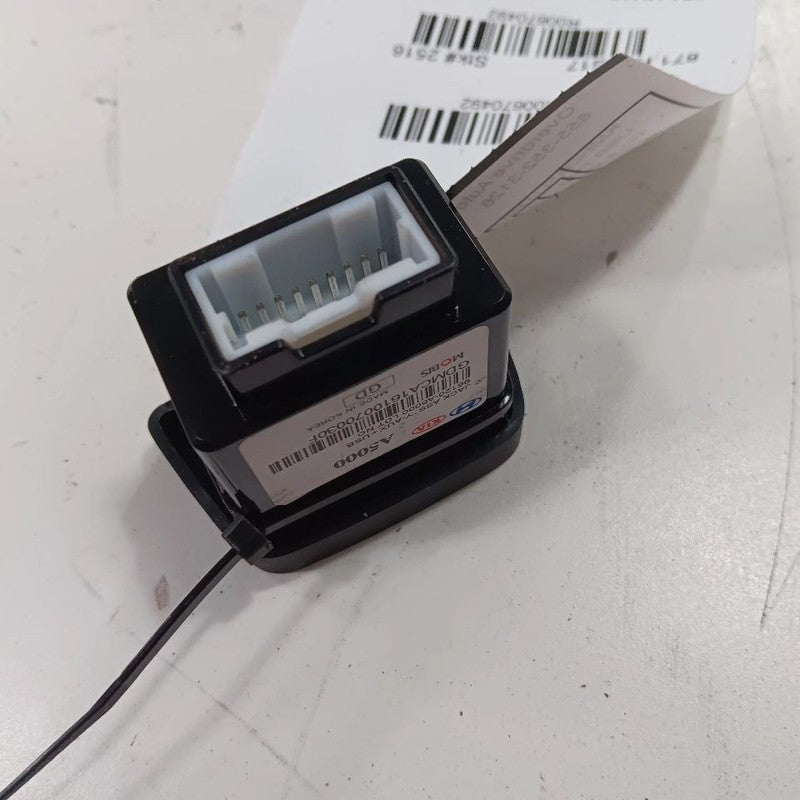Hyundai Elantra USB Plug In Hub Port  2017 2016 2015 2014 2013