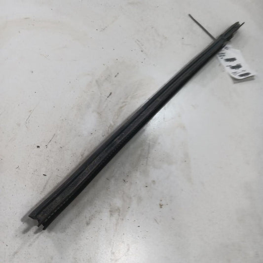 Buick Encore Right Front Weather Strip Interior  2022 2021 2020 2019 2018