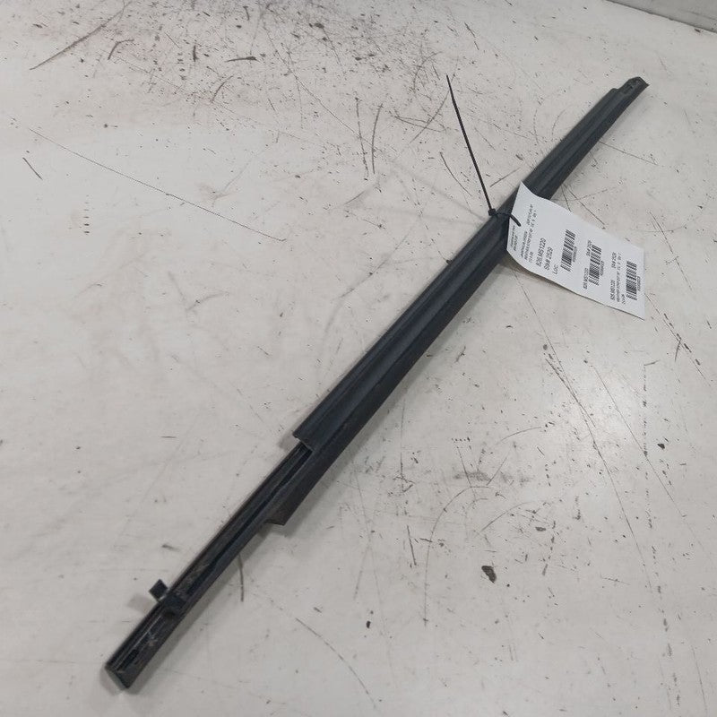 Outlander Sport Door Glass Window Weather Strip Trim Front Right Passe