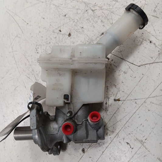 Brake Master Cylinder Fits 21-23 Nissan Kicks