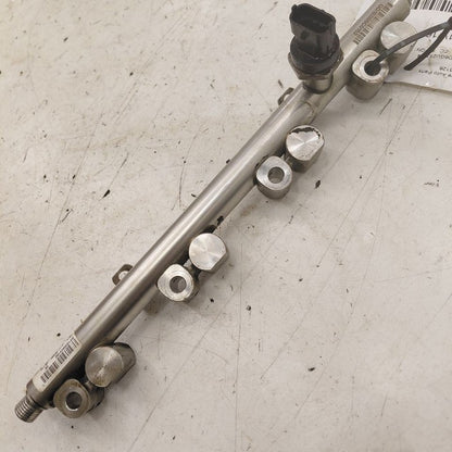 Hyundai Veloster Fuel Rail Injection Injector Mount Bar  1.6 2017 2016
