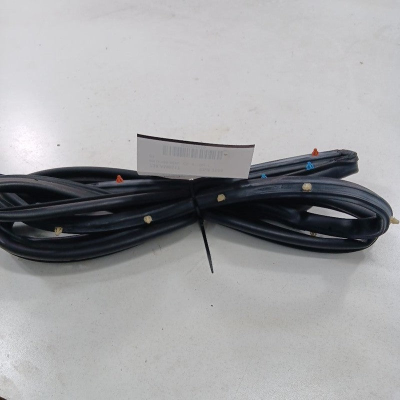 Jeep Cherokee On Door Seal Rubber Right Passenger Rear Back  2015 2016