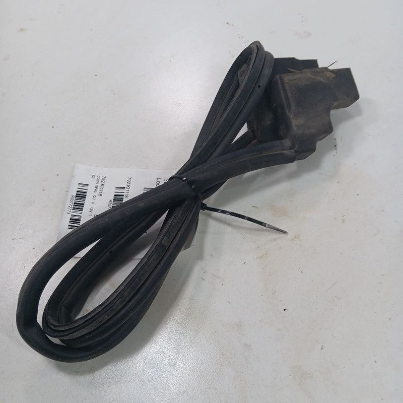 Kia Sorento Cowl Vent Panel Hood Rubber Seal  2018 2017 2016