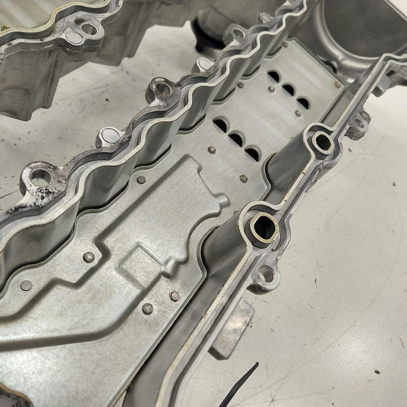 Chevy Volt Engine Cylinder Head Valve Cover  1.5 2016 2017 2018 2019