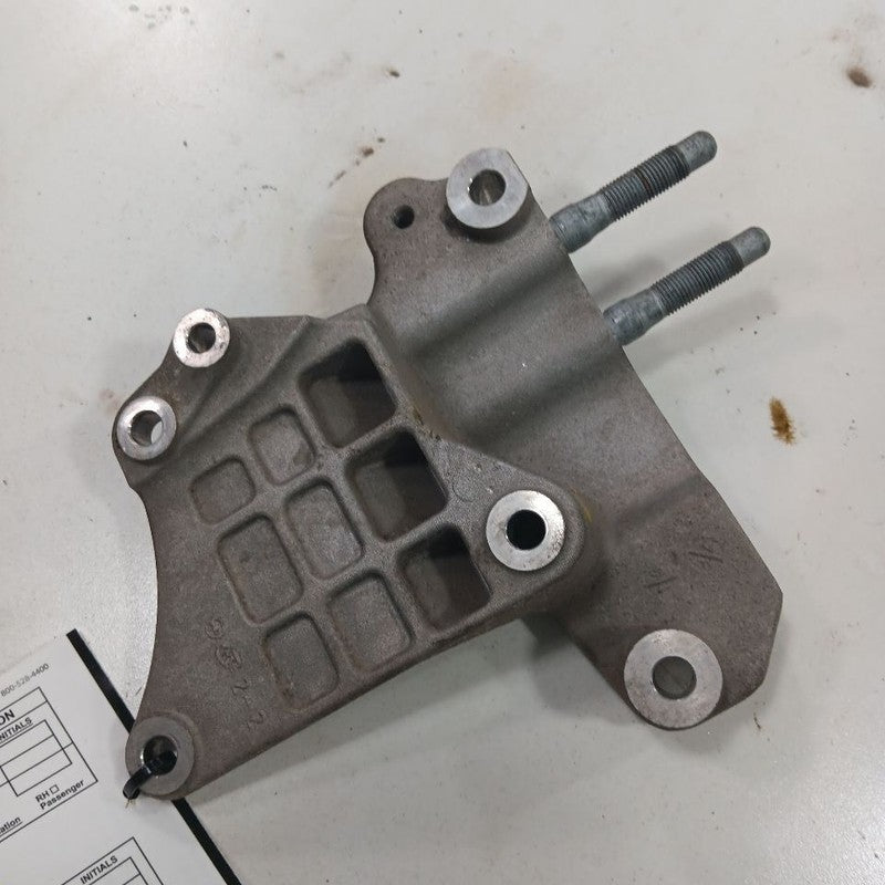 Kia Sorento Engine Motor Mount Bracket Right Passenger  2.4 2018 2017 