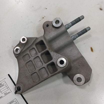 Kia Sorento Engine Motor Mount Bracket Right Passenger  2.4 2018 2017 