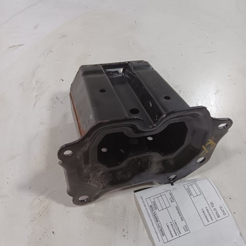 Nissan Altima Bumper Mount Bracket Right Passenger Side Front2023 2022 2021 2020