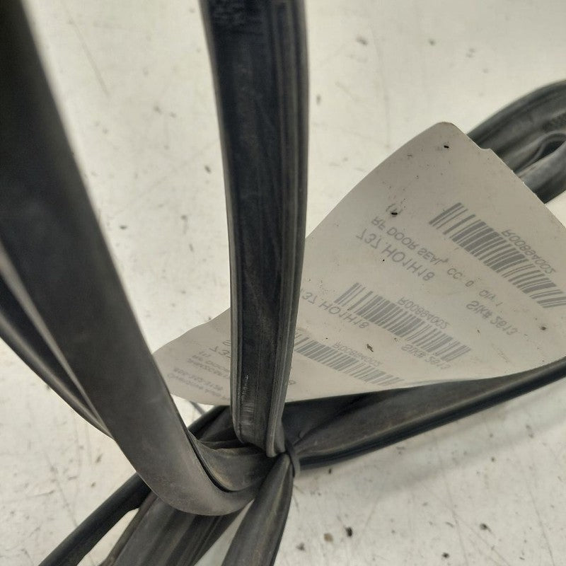 Honda Clarity On Door Seal Rubber Right Passenger Front  2018 2019 202
