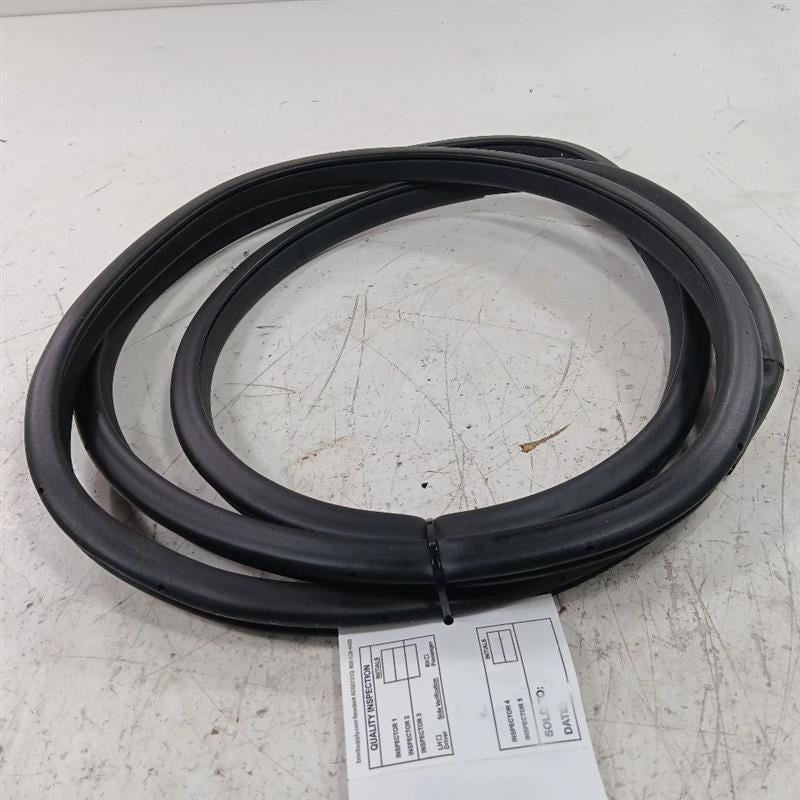 Nissan LEAF On Body Door Jamb Seal Gasket Front Left Driver  2013 2014