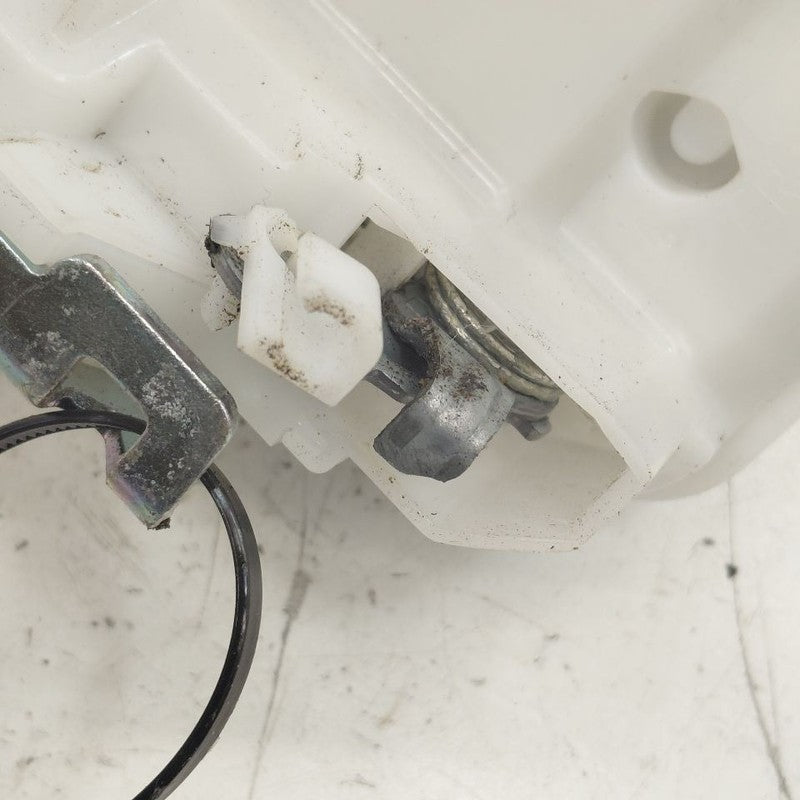 Mitsubishi Outlander   Door Latch Lock Right Passenger Front  2018 201
