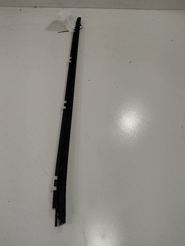 Hyundai Tucson Door Glass Window Weather Strip Trim Front Left Driver 