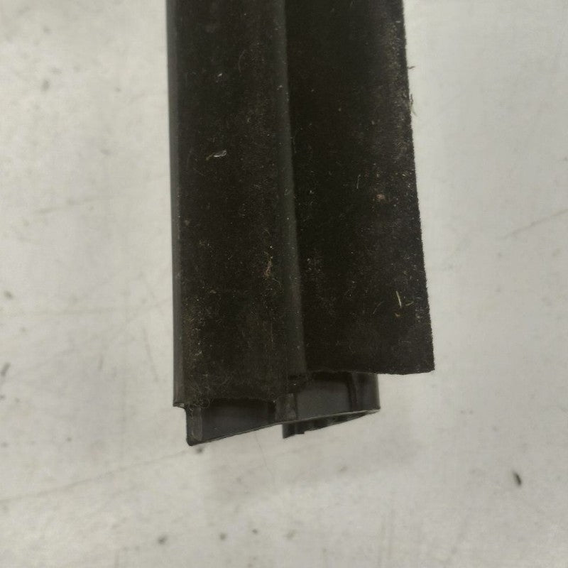 Buick Encore GX Right Front Weather Strip Interior  2022 2023 2024 202