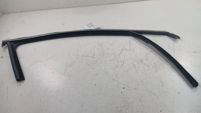 Chrysler 200 Door Glass Window Seal Rubber Right Passenger Front  2015 2016 2017