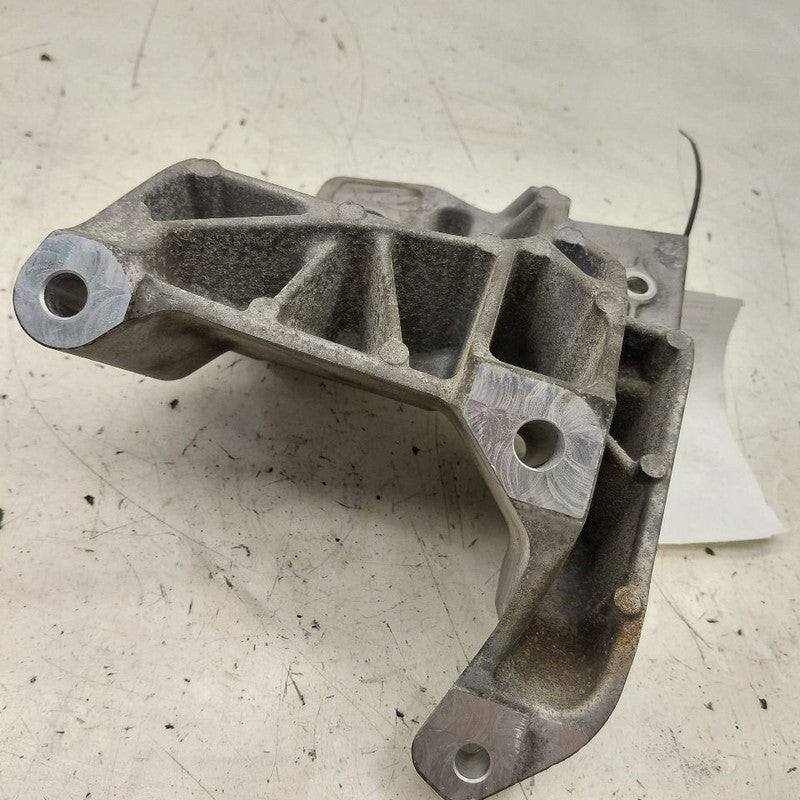 Volvo S60 Passenger Right Engine Mount Bracket  2018 2017 2016