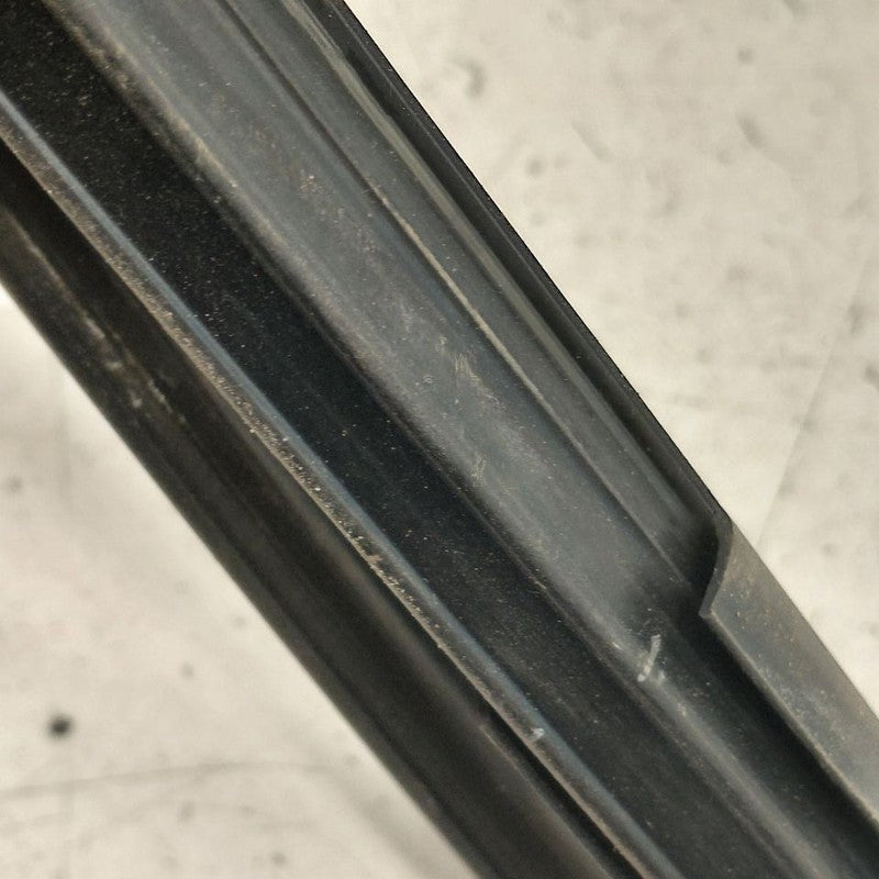 Hyundai Veloster Door Glass Window Seal Rubber Right Passenger Rear Ba