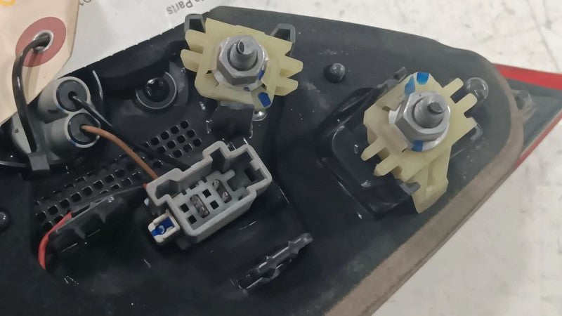 68110361AA Driver Left Tail Light Brake Lamp Sedan Quarter Panel Mounted Fits 15-16 200