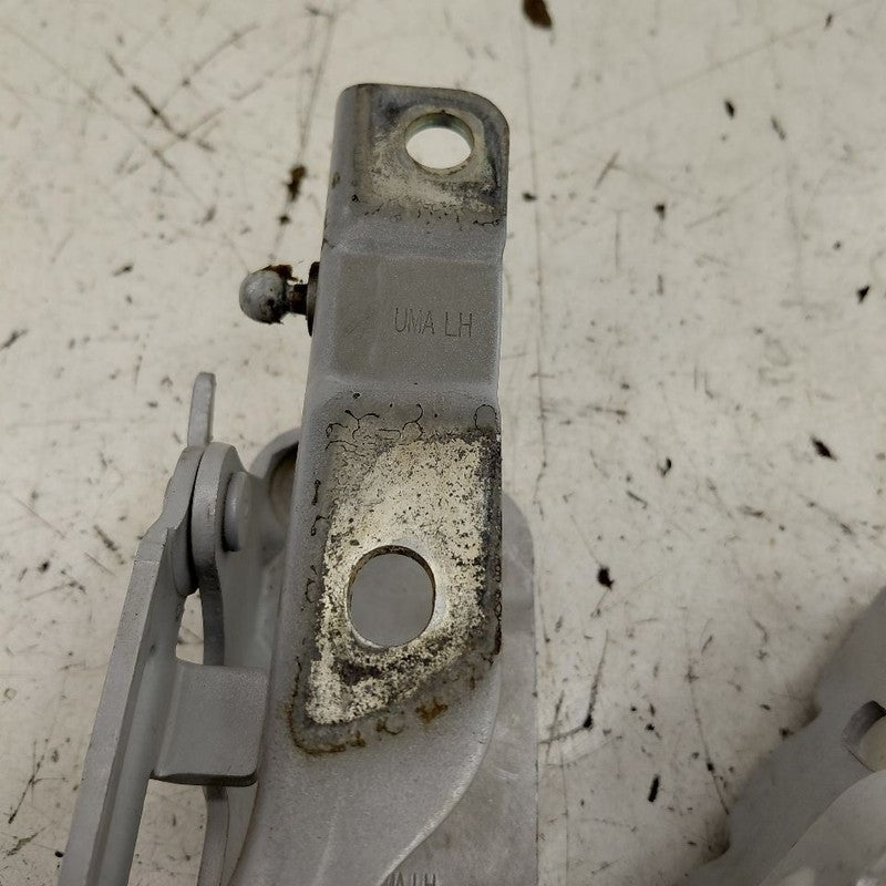 Kia Sorento Hood Hinge Set Left and Right  2018 2017 2016