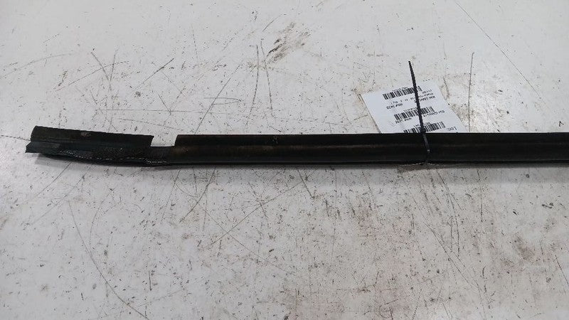 Buick Encore Right Front Weather Strip Interior  2013 2014 2015 2016 O