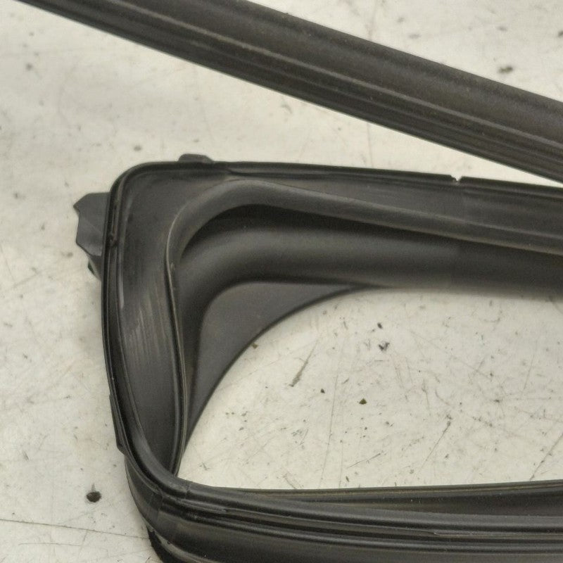 Mitsubishi Outlander   Door Glass Window Seal Rubber Left Driver Rear 