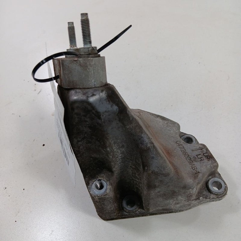 Chrysler 300 Engine Motor Mount Bracket Left Driver  2015 2016 2017 2018 2019